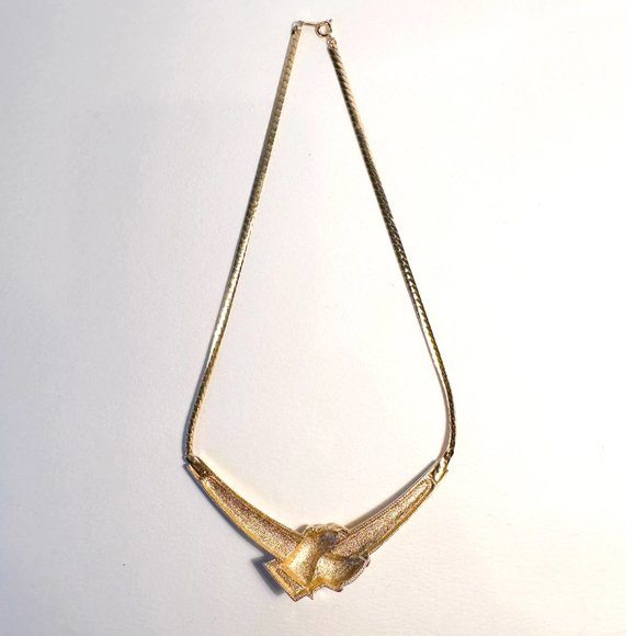 Vintage Avon Goldtone Tied Knot Necklace with Flat Cuban Link Chain - Picture 4 of 7